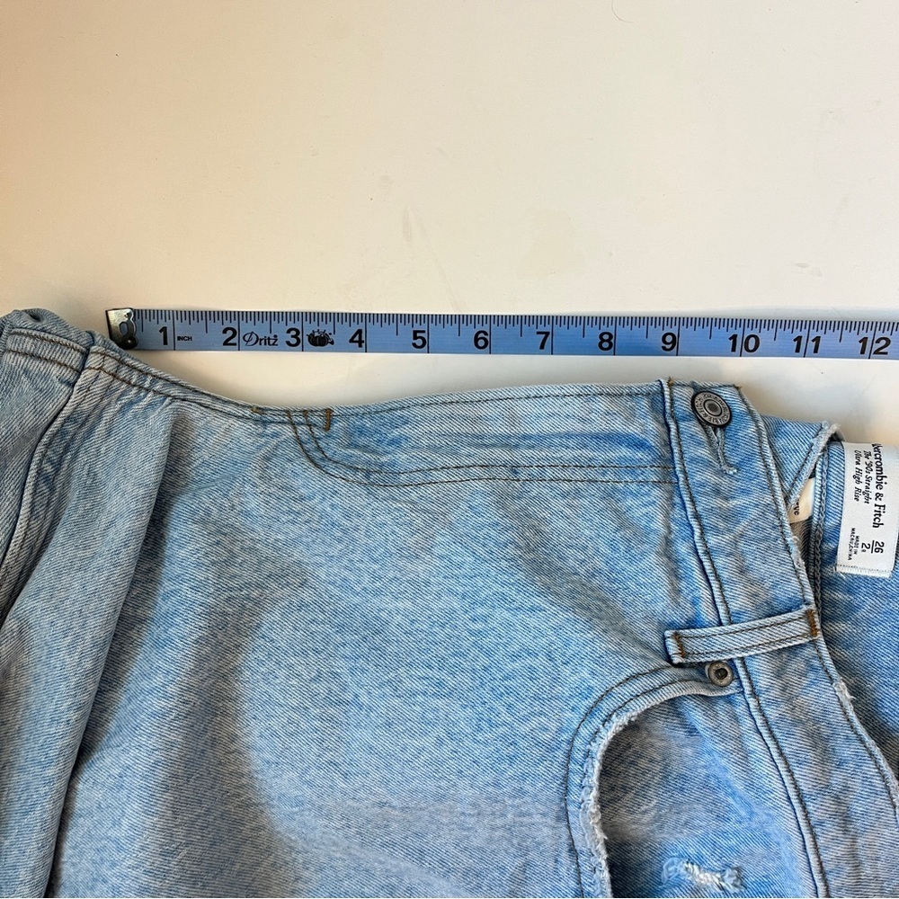 Abercrombie & Fitch Curve Love The 90’s Straight Ultra High Rise Light Wash - Picture 10 of 11